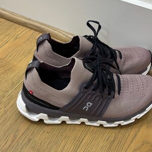 Womens 9 on cloud excellent condition